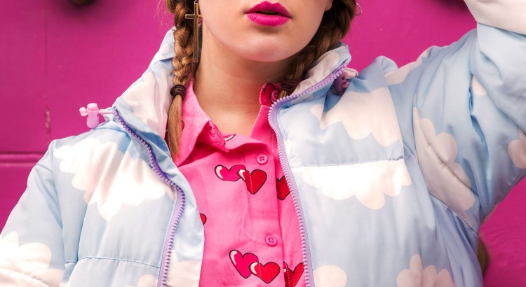 pinkes barbie Hause und Amely Rose in einer cloud Jacke