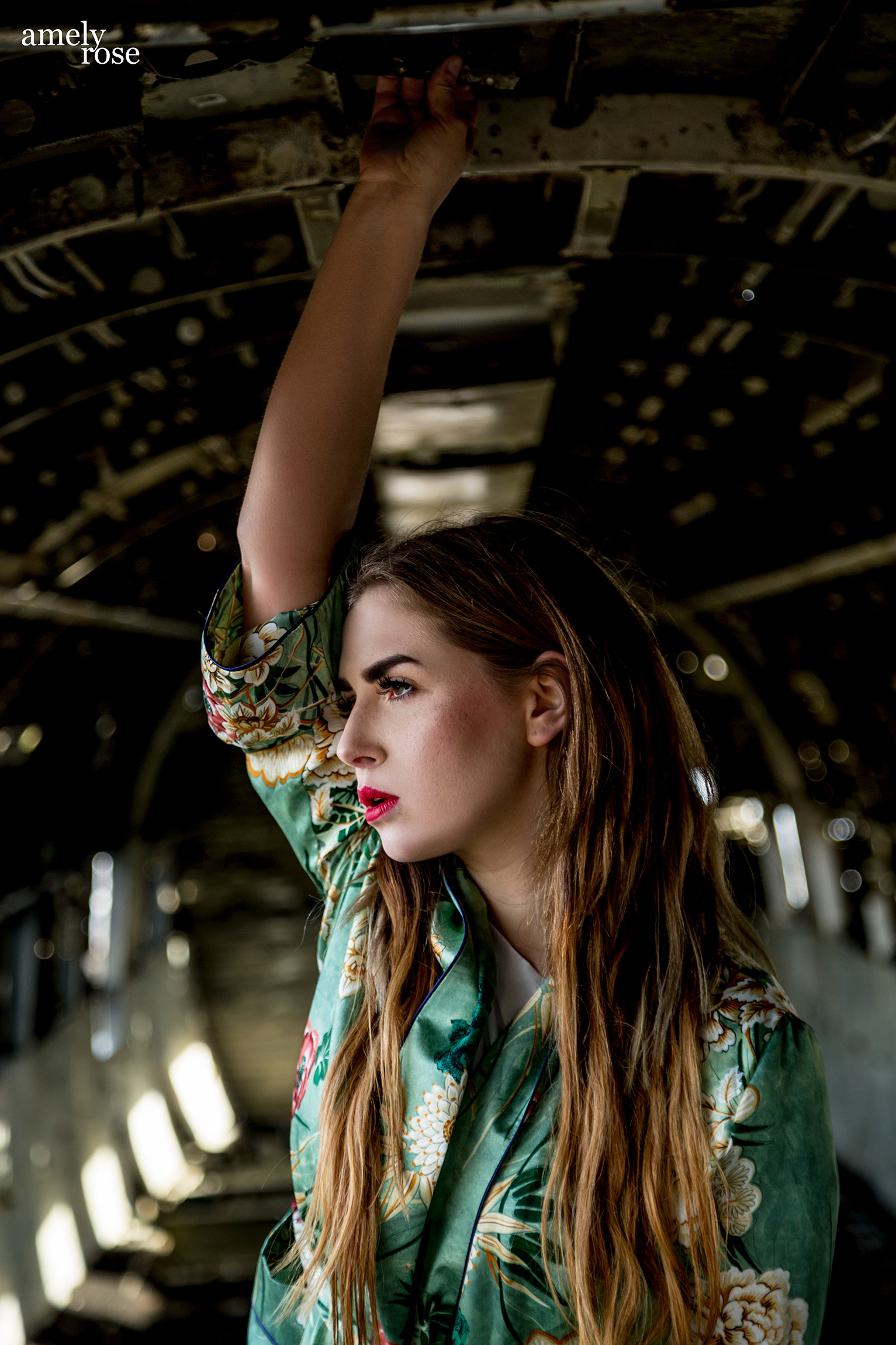 amely_rose_amelyrose_theamelyrose_iceland_is_island_travel_travelphotography_portrait_airplane_travelphotographer_girlswhotravel_travelgram