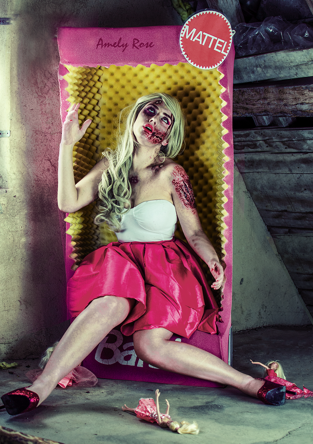 Amely Rose zeigt eine Horror Fotostrecke als grusel Barbie, ein Halloweenmake_up, ein Halloweenkostüm und ein sfx Make up tutorial.