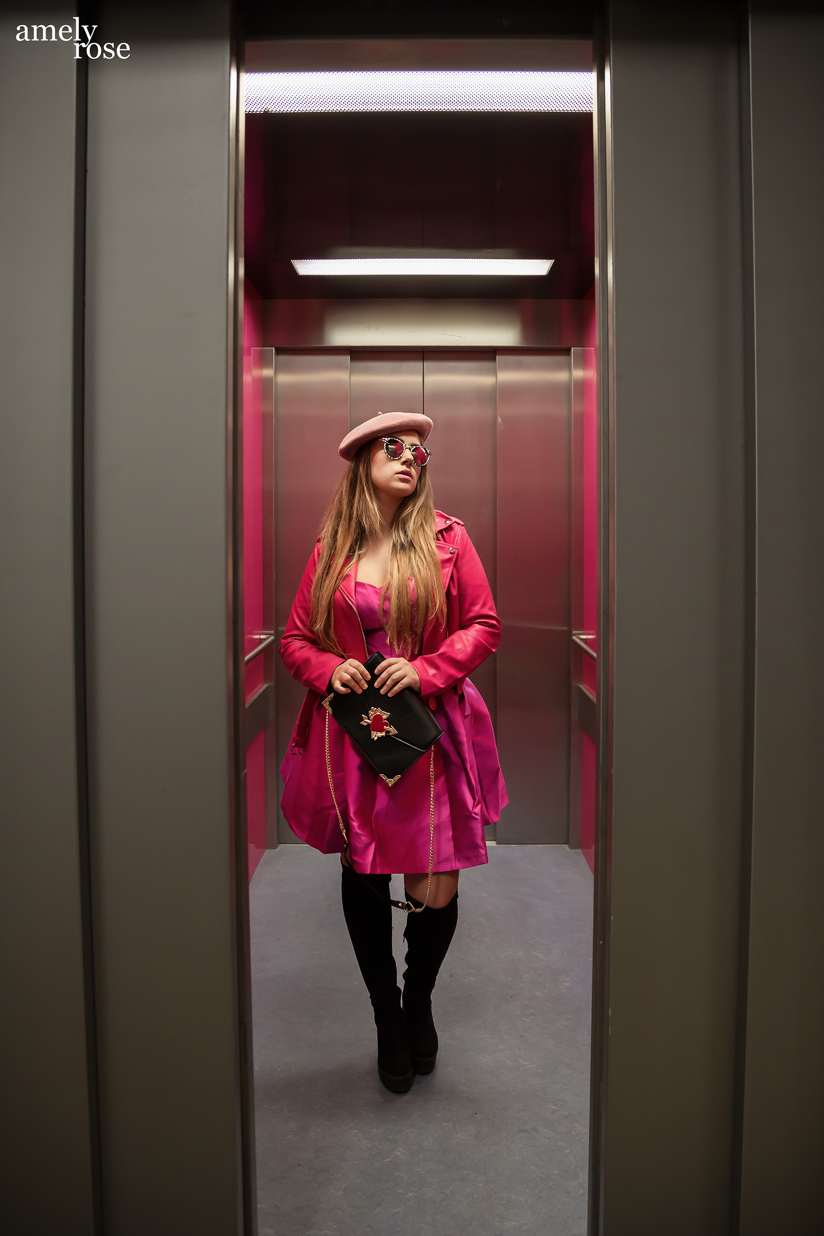 Amely Rose german influencer in a stylish pink #ootd in a lift. This fashioneditorial reminds of #fiftyshadesof rose.