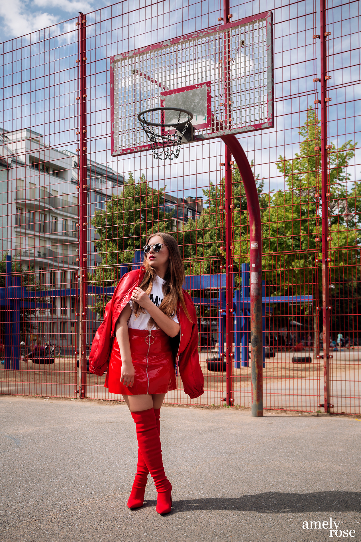 amelyrose, amely rose, amely-rose, fashionblogger, feministin, feminism, metoo, #metoo, düsseldorf, sportplatz, lackrock, rot, lady in red, statement shirt