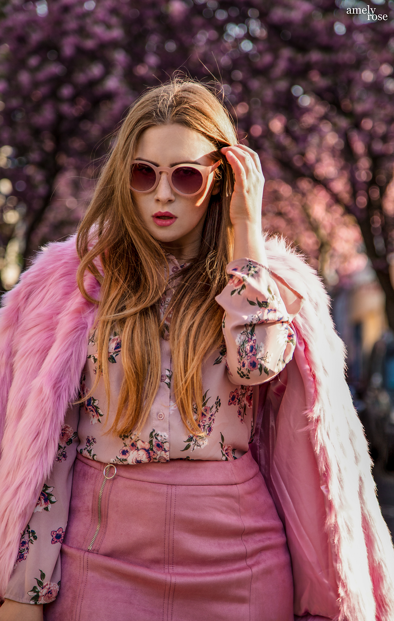 Amely Rose german fashionblogger in Bonn between the cherryblossom – fashioneditorial – spring outfit - kirschblüten altstadt