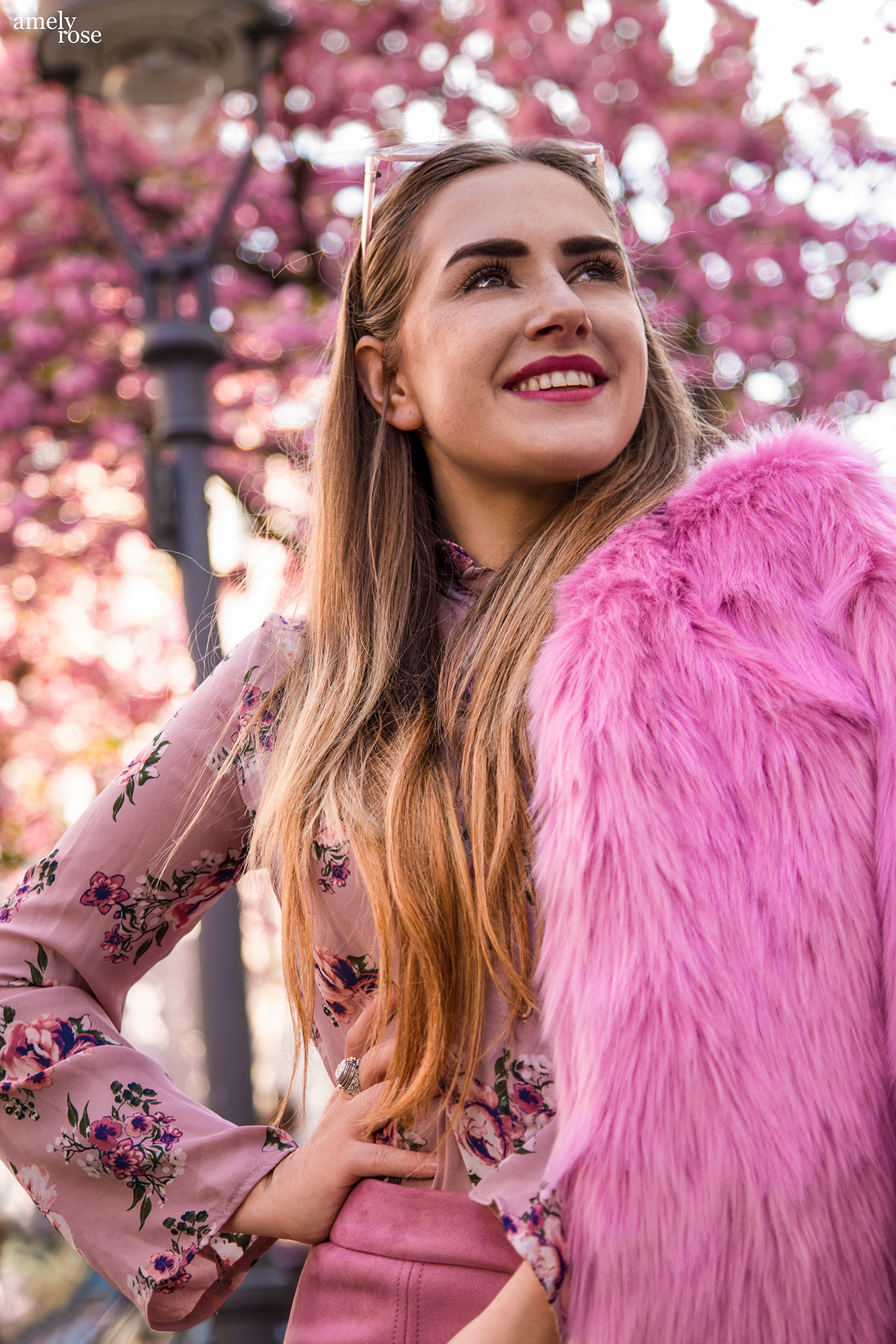 Amely Rose german fashionblogger in Bonn between the cherryblossom – fashioneditorial – spring outfit - kirschblüten altstadt