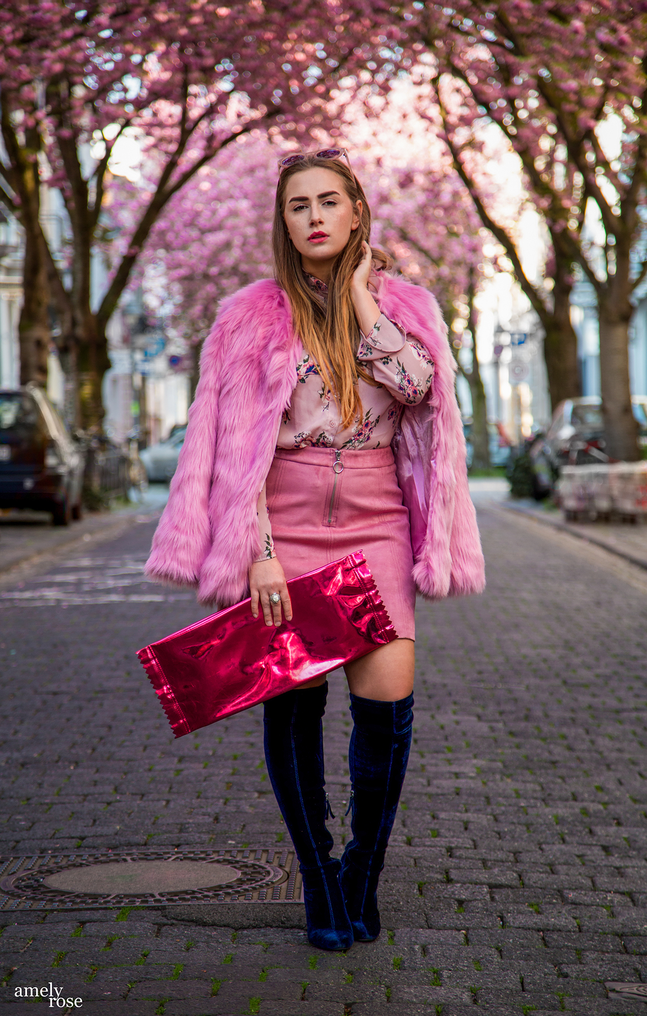 Amely Rose german fashionblogger in Bonn between the cherryblossom – fashioneditorial – spring outfit - kirschblüten altstadt