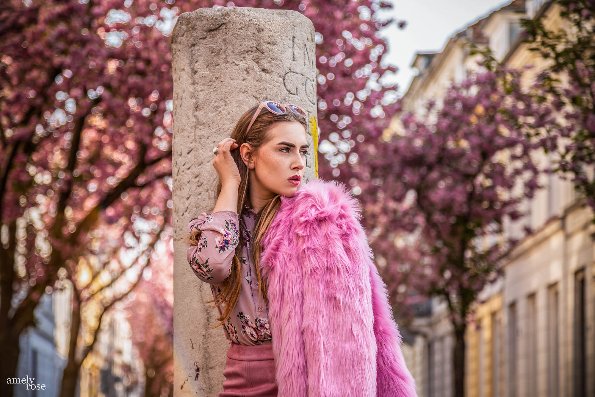 Amely Rose german fashionblogger in Bonn between the cherryblossom – fashioneditorial – spring outfit - kirschblüten altstadt