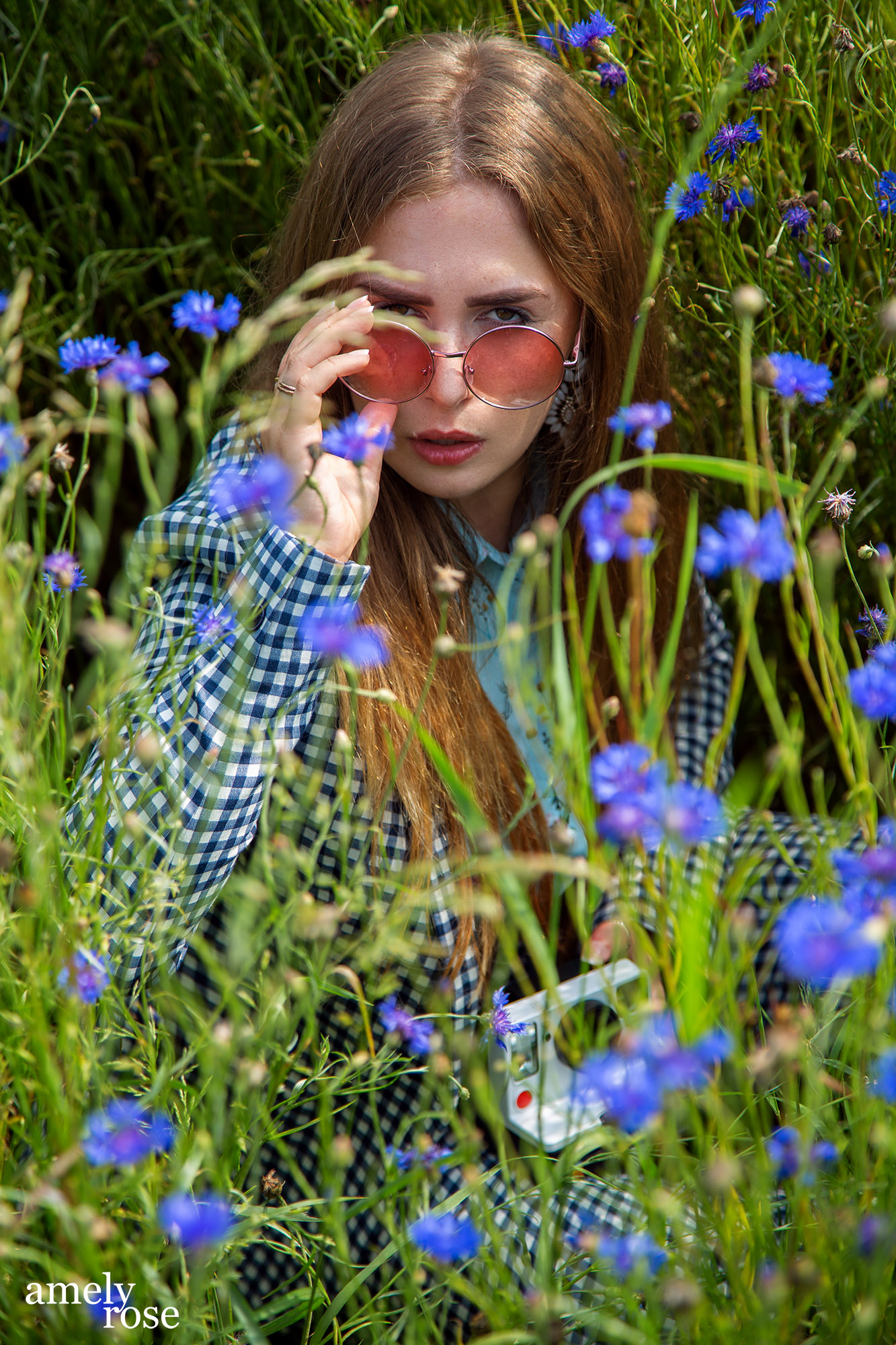 amely rose, amelyrose, fashionblogger, netherland, flower, flowerfield, blumen, blumenfeld, summerlook, karomuster, flowerpower, 