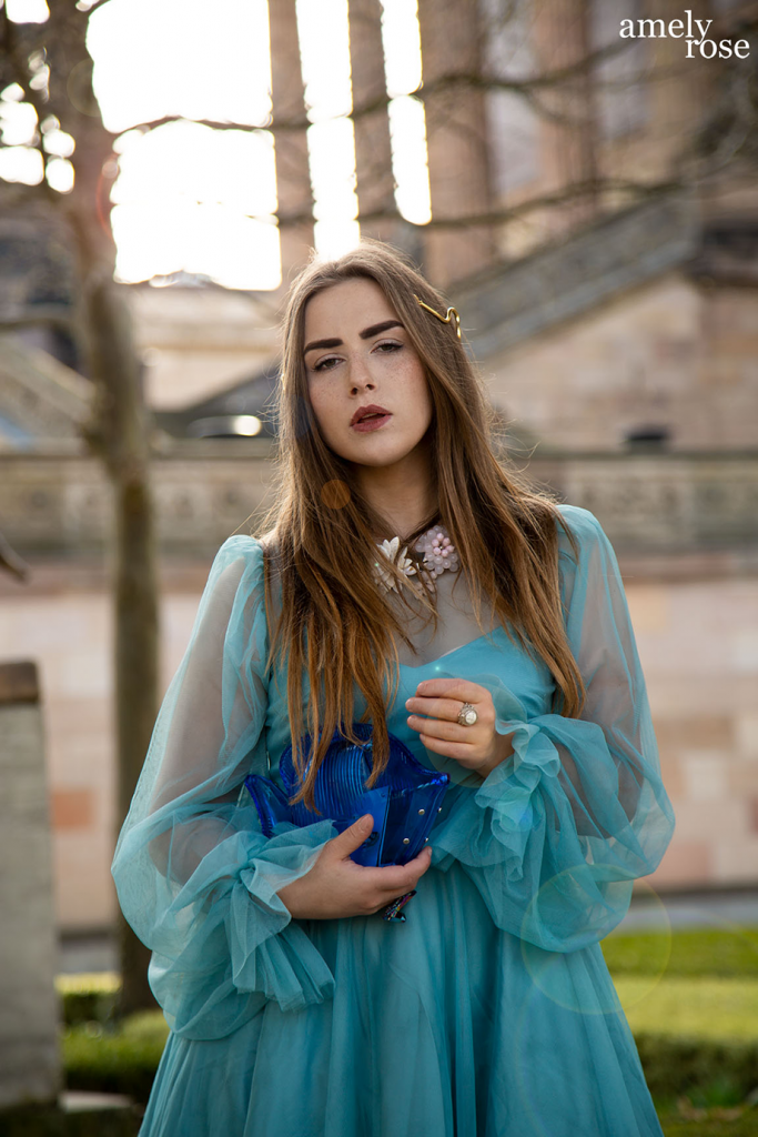 amelyrose_amely_rose_berlin_fahsion_tulle_tuell_kleid_zara_zarabag_fish_fish_portrait_mode_modeblogger_fashionblogger_lensflare_lens_flare_blue_bluedress_dress