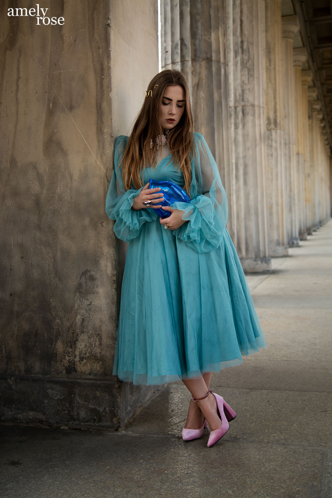 amelyrose_amely_rose_berlin_fahsion_tulle_tuell_kleid_zara_zarabag_fish_fish_portrait_mode_modeblogger_fashionblogger_lensflare_lens_flare_blue_bluedress_dress