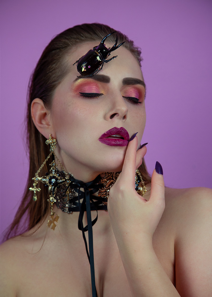 amelyrose, amelyrose, Chrimaluxe-Minerals, makeup, make up, portrait, eye make up, red smokey eyes, gothic make up, abiballlook, schminke, schminktipps, youtube_schmink_tutorial, portrait, puder, mineralien_uder, glitzer_lidschatten, lidschatten, dark lips, matter_lippenstift,