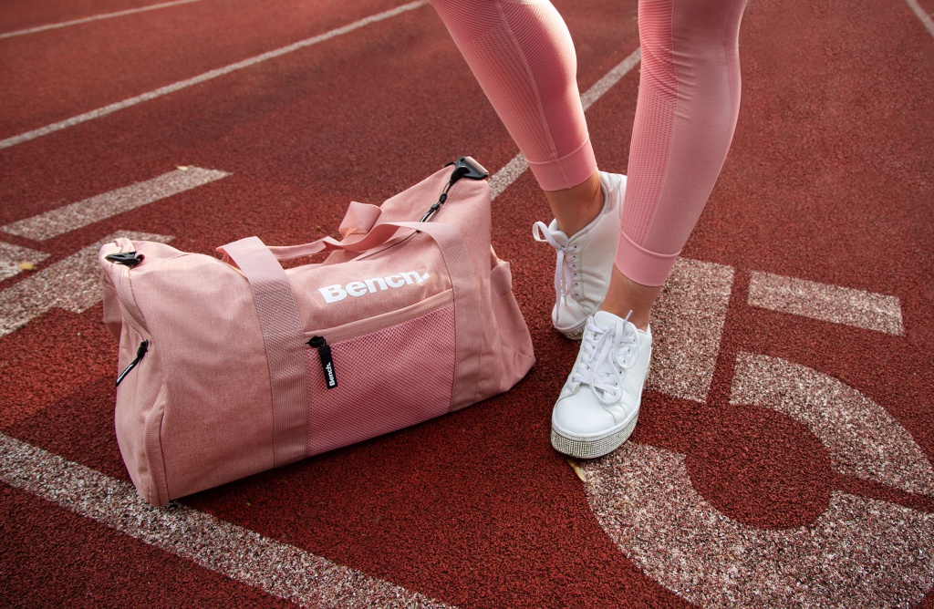 amelyrose, amely rose, sport, sporty, fitness, gym, gymtime, gymshark, bench, laufen, joggen, abnehmen, fitnessblogger, fitnessinfluencer, how to loose weight, wie abnehmen, wie gewicht verlieren, sportplatz, bench tasche, handtasche, sporttasche, sportyspice, puma, pink, sportoutfit, sportlook, leggings, girl in leggings, 